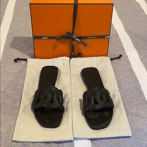Hermès black rubber Aloha sandal sz40 PRICE FIRM